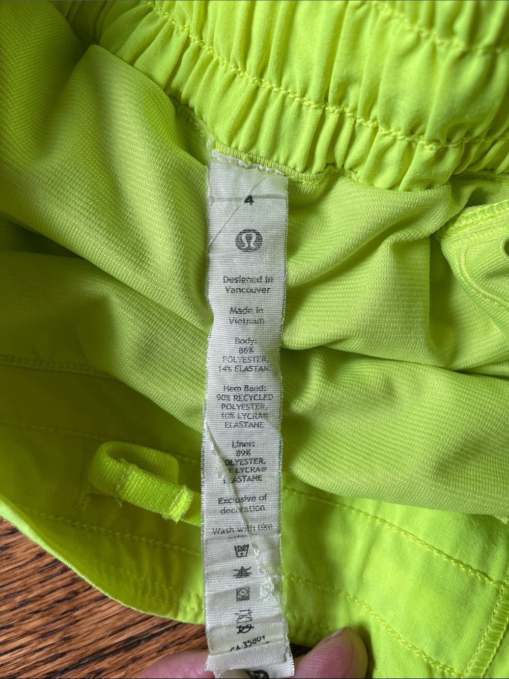 lululemon athletica Hotty Hot Low Rise Lined 2.5” - Picture 3 of 8